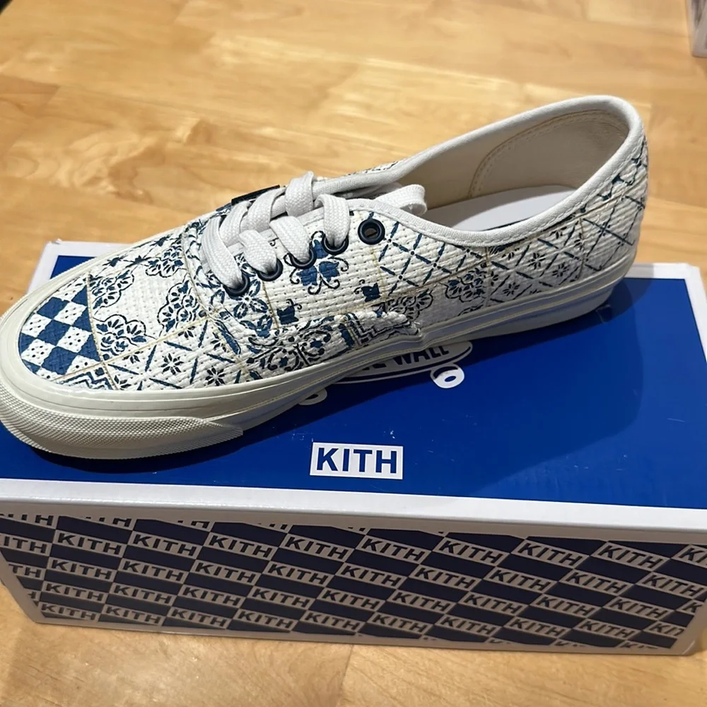 Vans - Picture 2 of 4